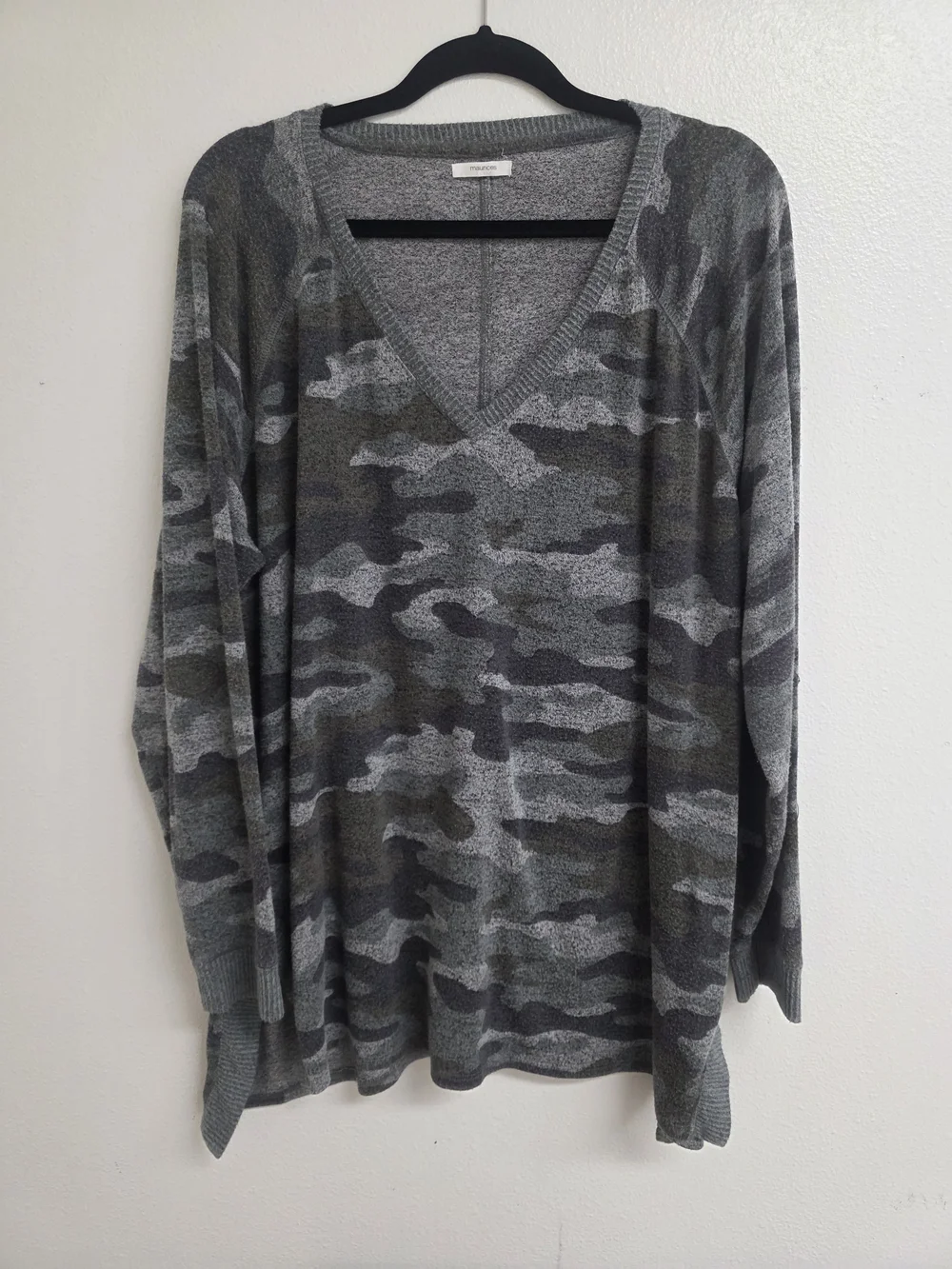 Maurices Gray & Olive Camo V-Neck Sweater (0692)